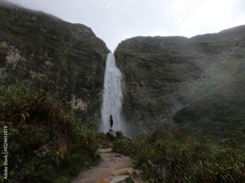 homem em frente a cachoeira casca d'anta, no parque nacional da serra da canastra, minas gerais  photo