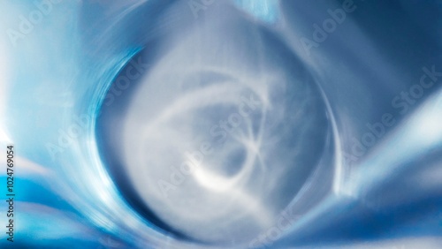 The color effect of the blue background, the blue color, the warm tone, the speed of the sparkling white light are the perfect composition.
