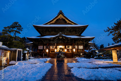 冬の善光寺本堂(国宝)　長野県長野市