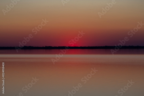 Atardecer en la laguna colorada de Pampas del Yacuma