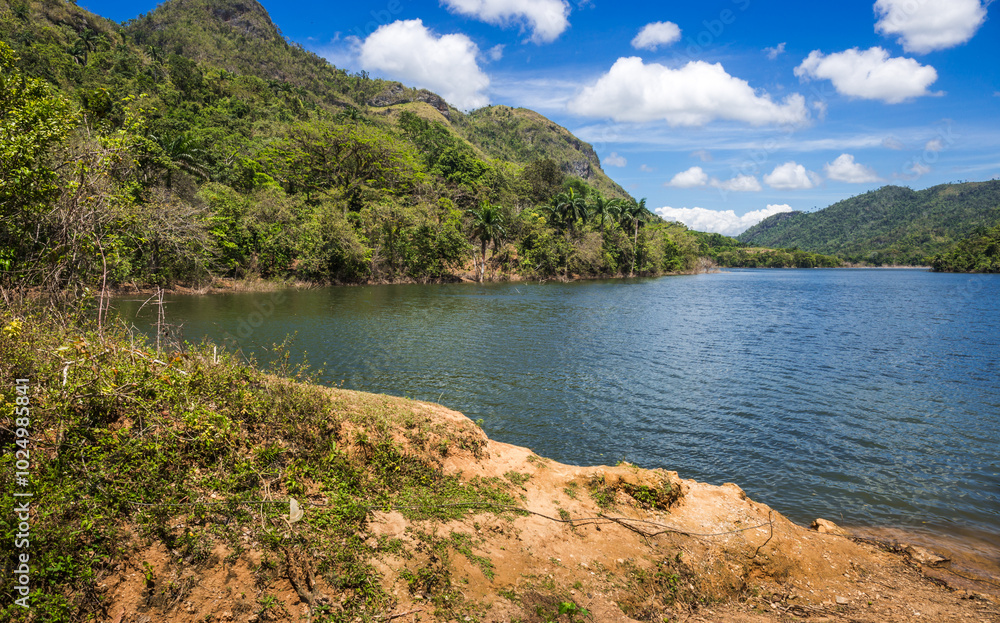 Fototapeta premium Hanabanilla Lake between the mountains in the Escambray - Cuba