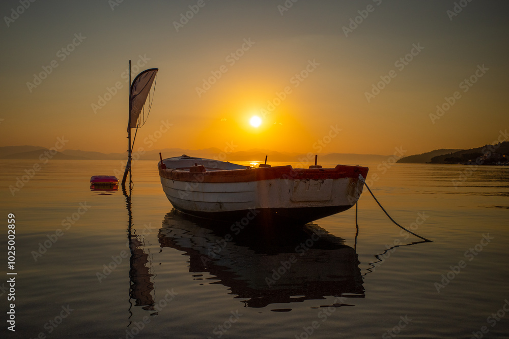 Naklejka premium Sunset boat