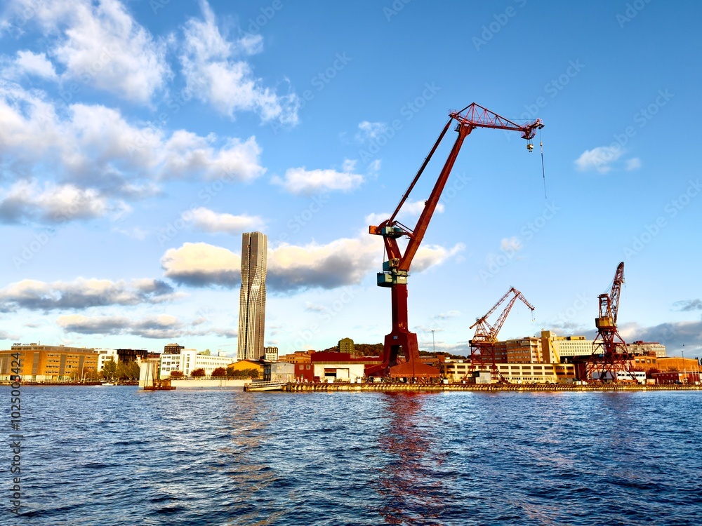 Obraz premium An amazing cityscape of the famous Gothenburg harbour in Gothenburg, Sweden