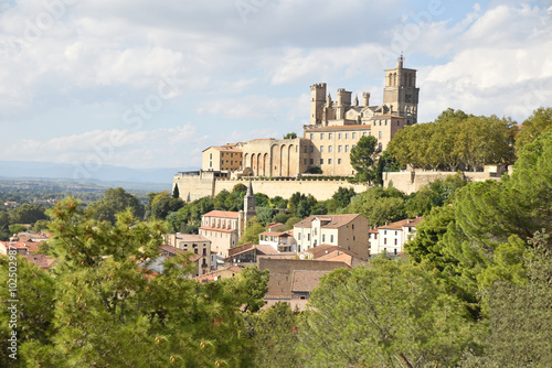 La cathédrale et le palais épiscopal à Béziers. France	 photo