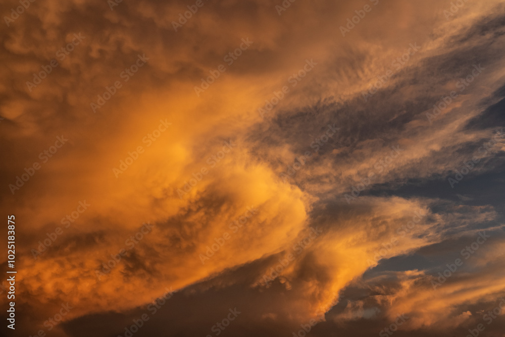 Naklejka premium Sunset sky with dramatic orange coulds