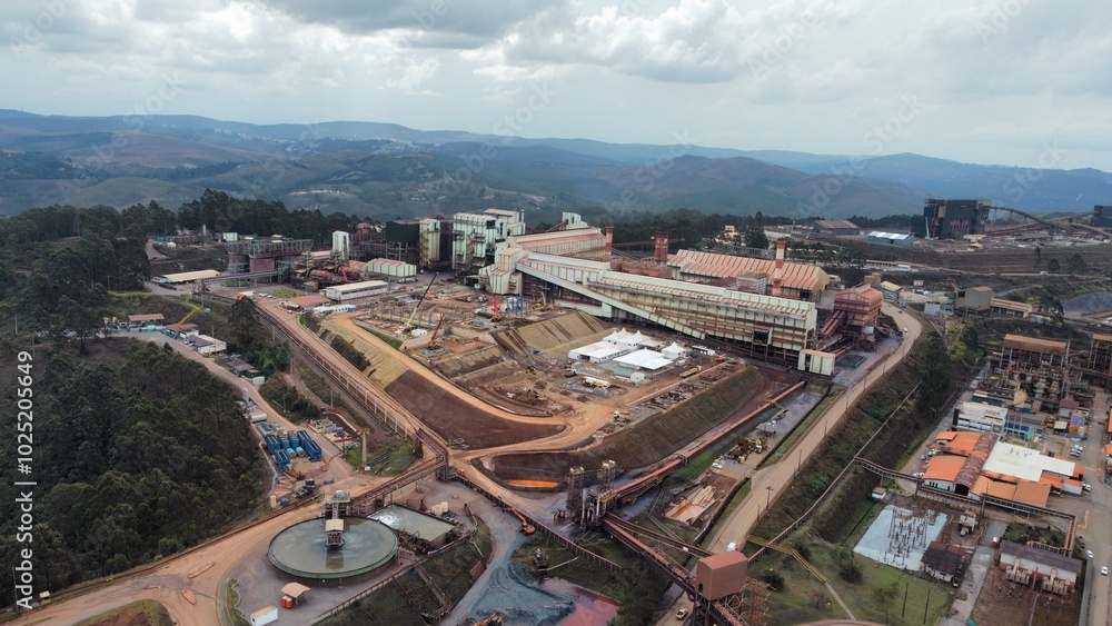 Obraz premium Vista aérea de campo de mineração.