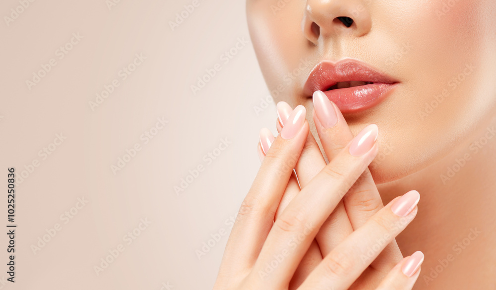 Φωτογραφία Beautiful girl hand care