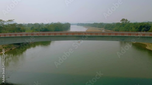 CONSTRUCCION DE PUENTE EN AUCAYACU HUANUCO PERU TOMA VERTICAL
