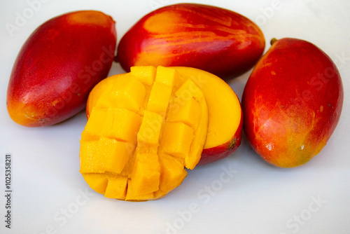 Quadro su tela Brazilian mangoes of the Palmer species, ripe and isolated