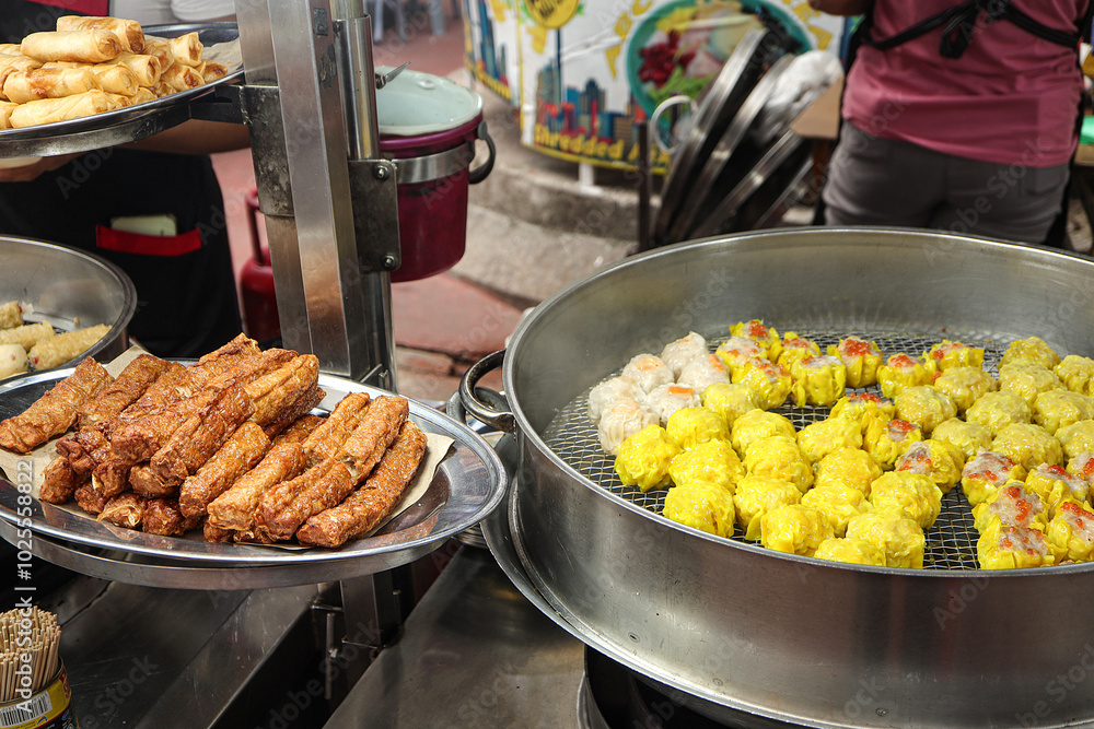 Naklejka premium Steamed dim sum for sale in Jalan Alor a street food night market located in the Bukit Bintang area, Kuala Lumpur. 