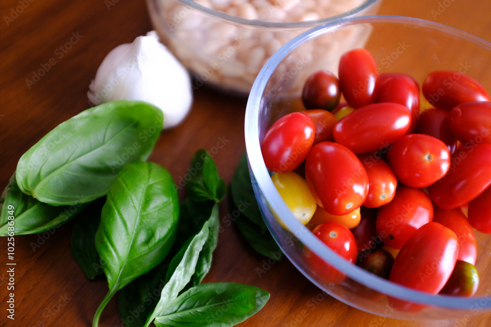 Trendy Garlic Tomato and White Beans Dish Trendy Garlic Tomato and White Beans Dish