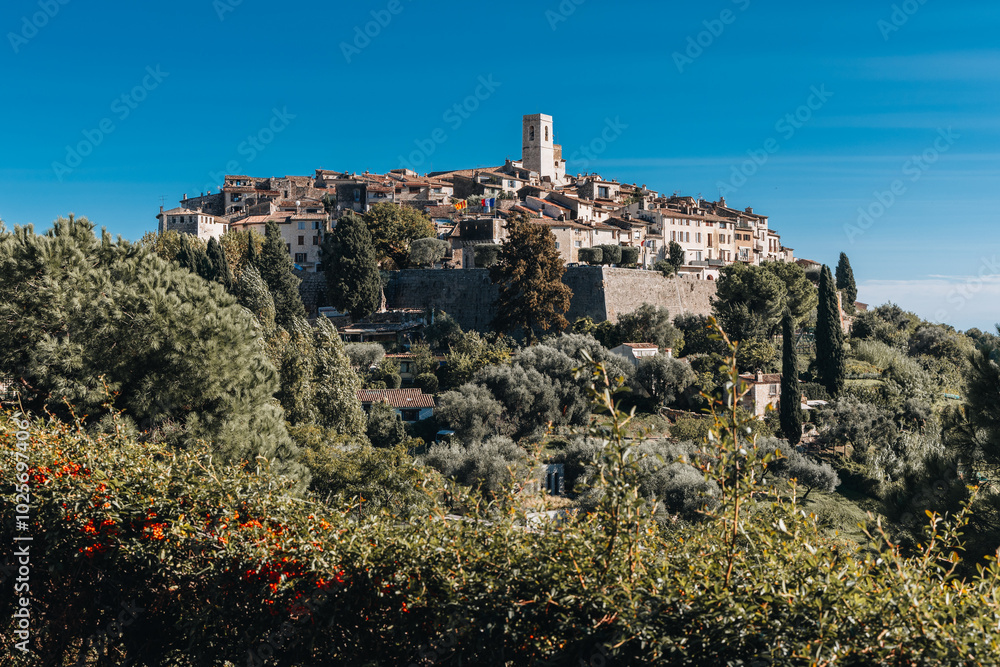 Photo du village de Saint-Paul-de-Vence
dans le département des Alpes-Maritimes. Photo du village de Saint-Paul-de-Vence
dans le département des Alpes-Maritimes.