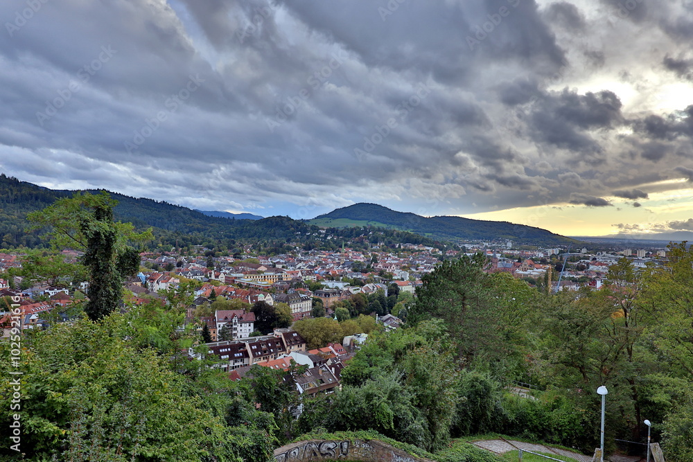Fototapeta premium Blick auf Freiburg-Wiehre im Herbst
