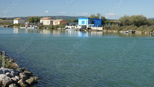 Maisons de pêcheurs dans la lagune de Maguelonne en Hérault