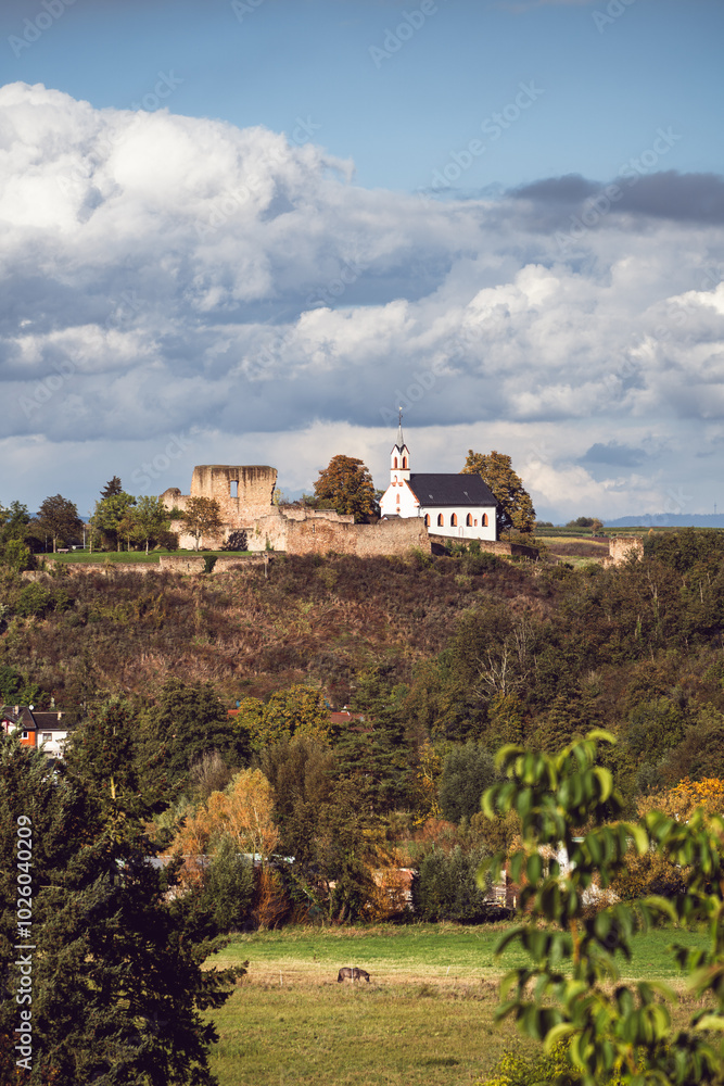 Burgruine Neu-Bamberg und St. Dionysius, Oktober 2024