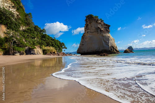 Photos Landscape View in Te Whanganui-A-Hei (Cathedral Cove) Marine Reserve in Coromandel Peninsula North Island, New Zealand