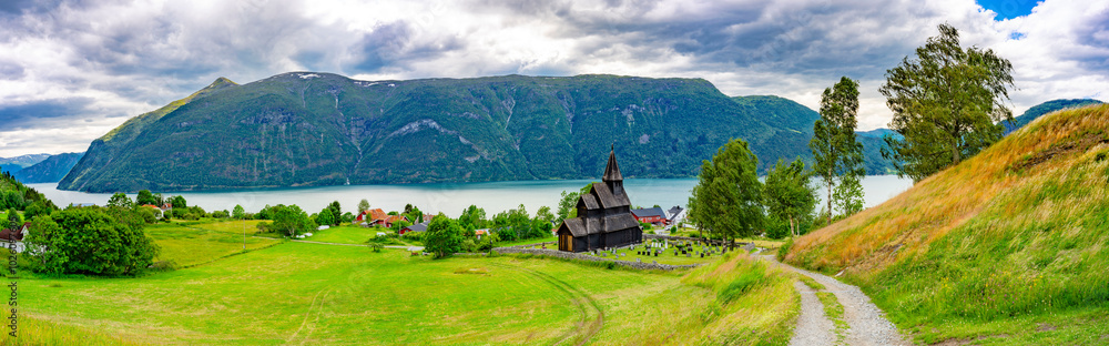 Die älteste Stabkirche in Norwegen - Urnes