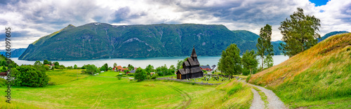 Obraz na płótnie Die älteste Stabkirche in Norwegen - Urnes w salonie