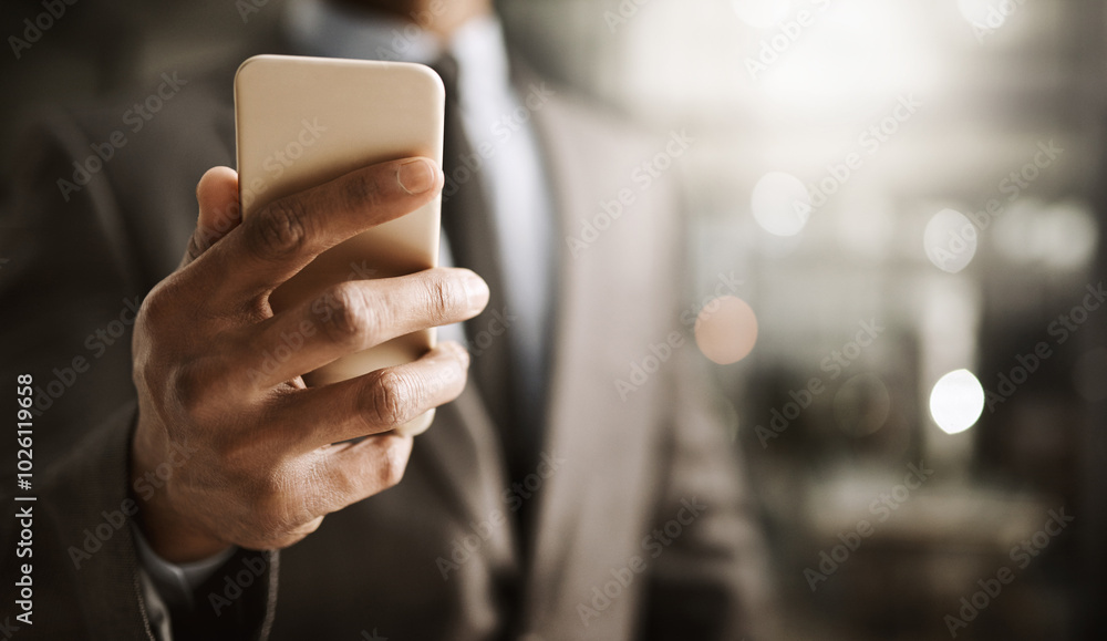© Koegelenberg Coop/peopleimages.com - Businessman, hands and phone for lawyer in office, legal research and planning discussion on case. Male person, attorney and email client with news update on justice, communication and law website © Koegelenberg Coop/peopleimages.com - Businessman, hands and phone for lawyer in office, legal research and planning discussion on case. Male person, attorney and email client with news update on justice, communication and law website