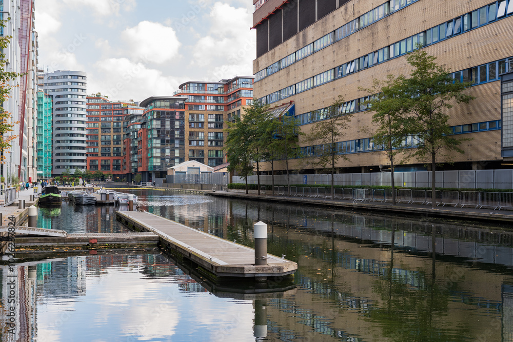 Obraz premium London, UK: Office buildings at Paddington basin