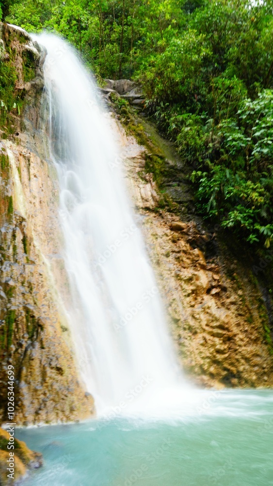 Obraz premium Water flowing through waterfalls