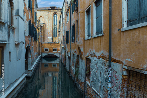 Fototapeta Naklejka Na Ścianę i Meble -  Beaufitul canal streets in Venice, Italy