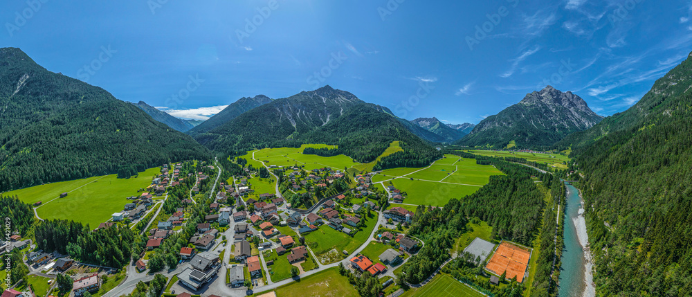 Φωτογραφία Ausblick auf den Naturpark Tiroler Lech bei Stanzach im Bezirk Reutte