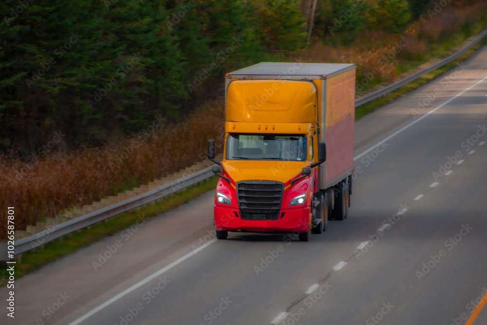 Obraz premium Heavy truck on a Canadian highway in the fall in Quebec