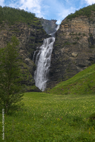 Molisfossen Wasserfall im Reisa Nationalpark, Norwegen photo