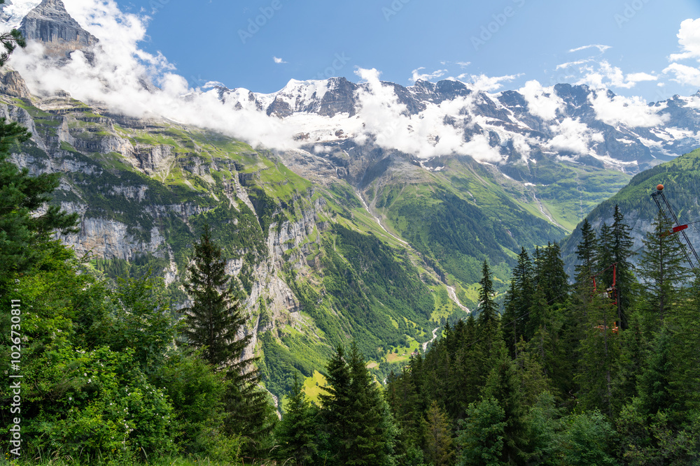 Obraz premium Stunning mountain landscape of Lauterbrunnen valley, Switzerland. Hiking trail from Murren to Gimmelwald village