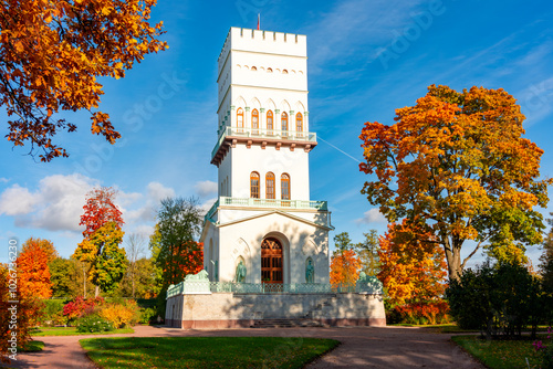 Obraz na plátne White tower in Alexander park in autumn, Pushkin (Tsarskoe Selo), Saint Petersbu