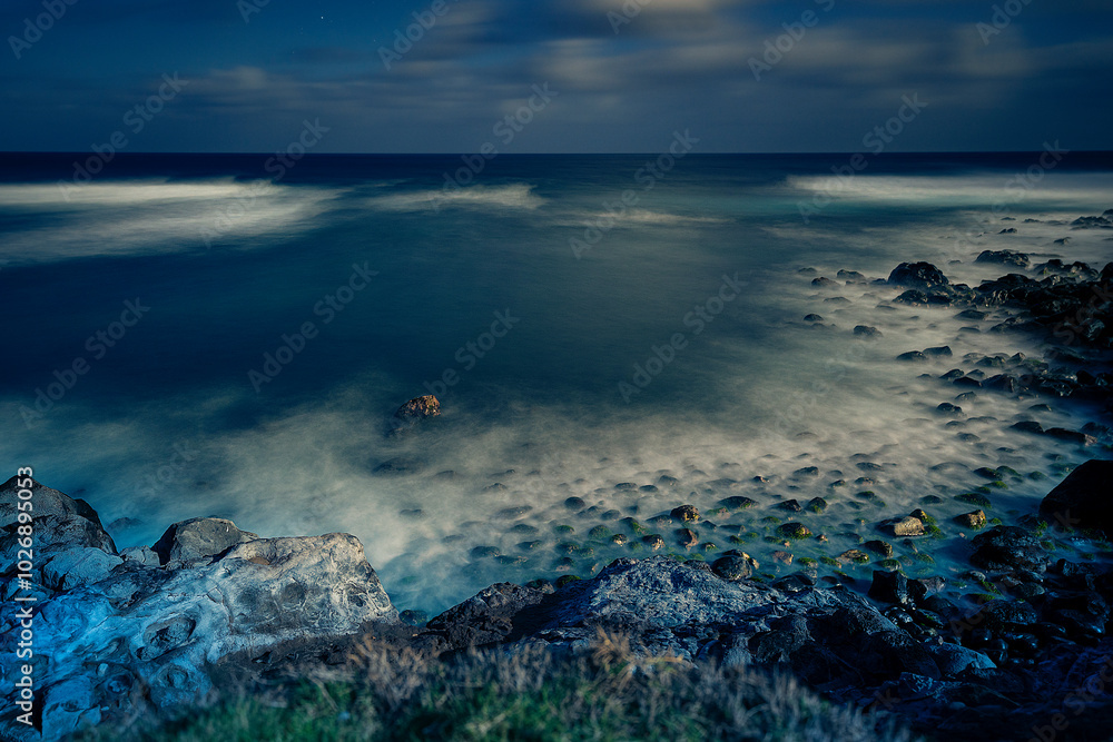 Fototapeta premium Moonlight on the North Shore