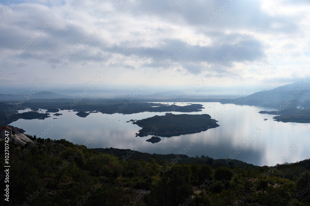 Obraz premium Morning over a mountain lake in Montenegro