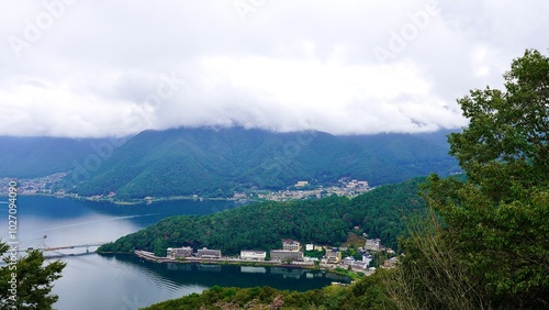 Bild auf Leinwand 展望台から見た富士山麓の河口湖周辺