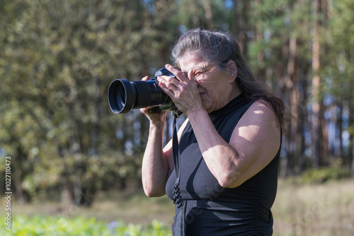 Eine Fotografin macht Aufnahmen 