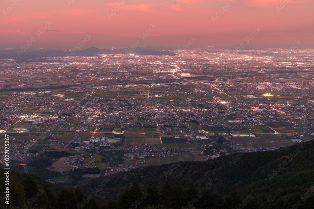 【夜景100選】揖斐郡池田町、池田山から眺める濃尾平野の夕景 【夜景100選】揖斐郡池田町、池田山から眺める濃尾平野の夕景
