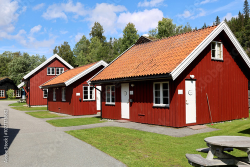 Wallpaper Mural Red house Torontodigital.ca