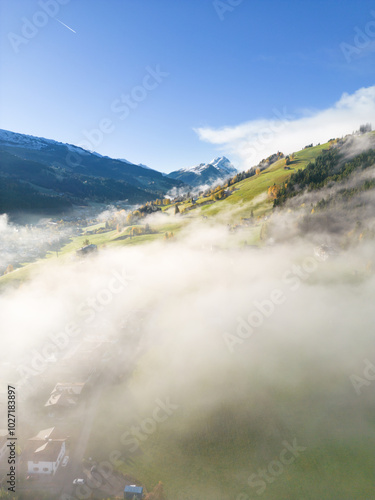 Traumhafte Herbstlandschaft auf den Bergen der Kitzbüheler Alpen mit Blick auf den Großen Rettenstein