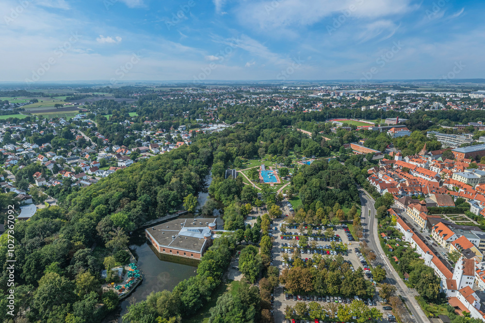 Fototapeta premium Die bayerische Großstadt Ingolstadt an der Donau im Luftbild