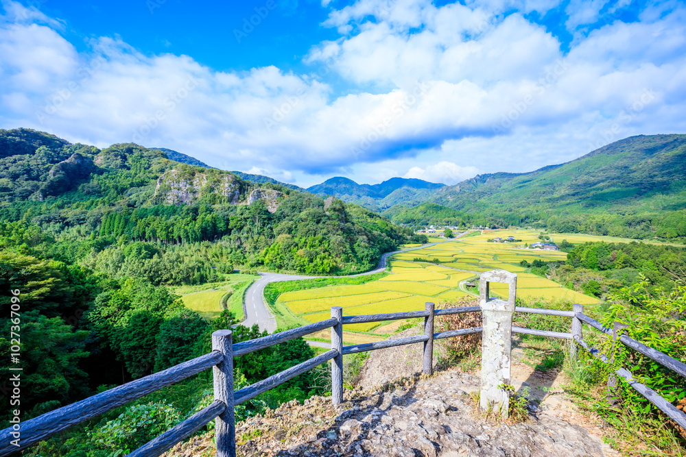 Fototapeta premium 初秋の田染荘 大分県豊後高田市 Tashibunosho in early autumn. Ooita Pref, Bungotakada City.