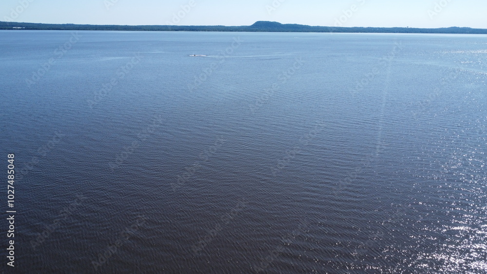Vista aérea de San Bernardino, Paraguay, con su lago y playa Drone paisaje Vista aérea de San Bernardino, Paraguay, con su lago y playa Drone paisaje