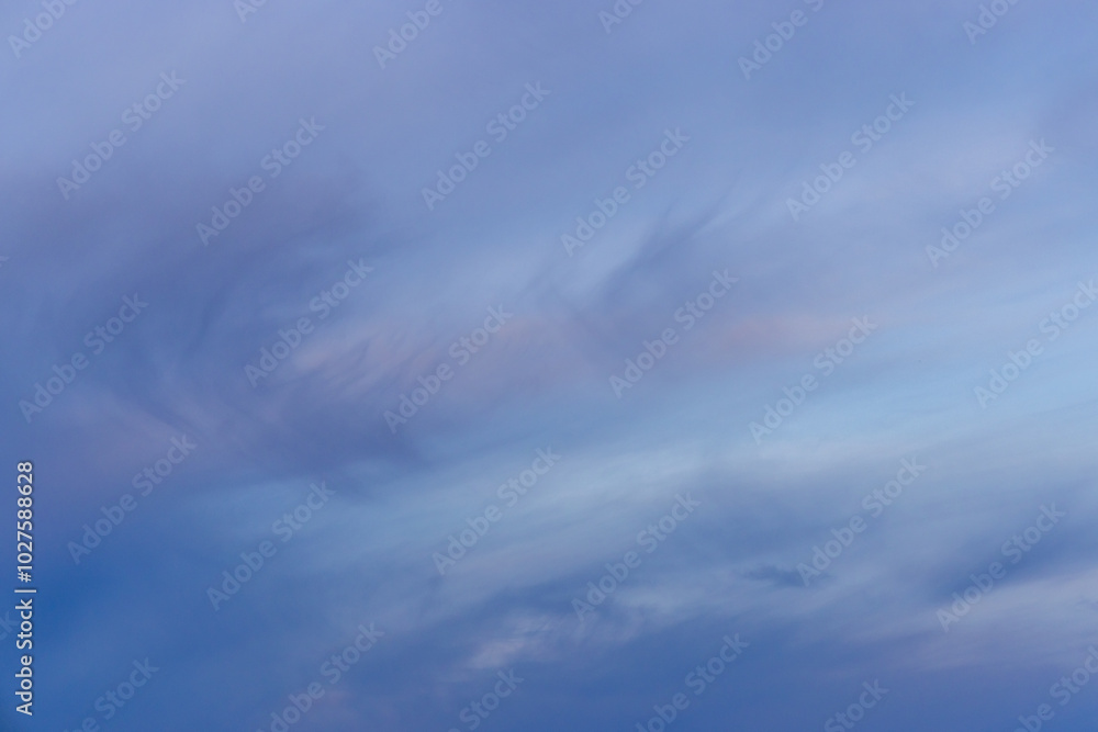 Obraz premium Serene Cloudscape over British Columbia, Canada at Dusk