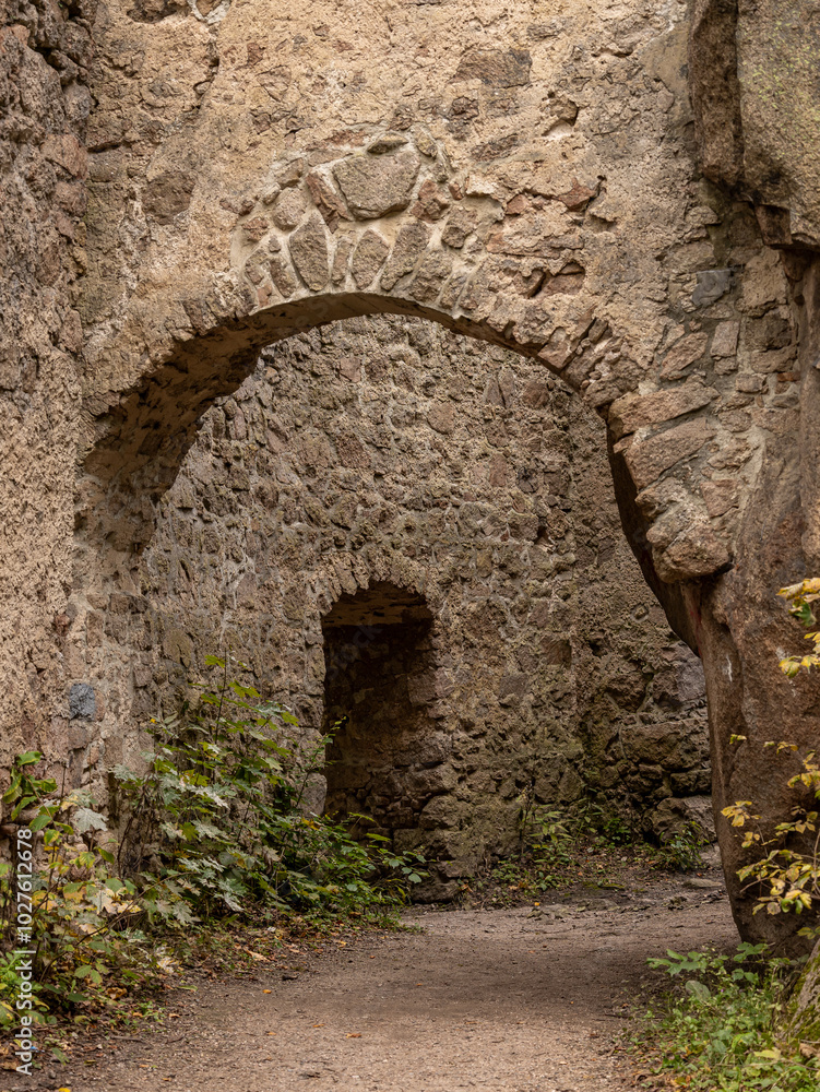 Zamek Bolczów  zabytkowy zamek z fragmentami naturalnych skalnych ścian, znajdujący się około 15 km od Jeleniej Góry w Polsce