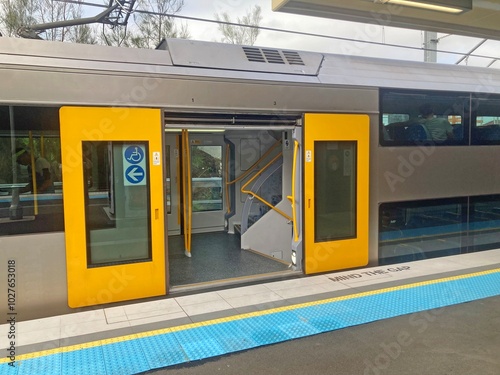 Canvas Print Train on an Sydney platform with open doors
