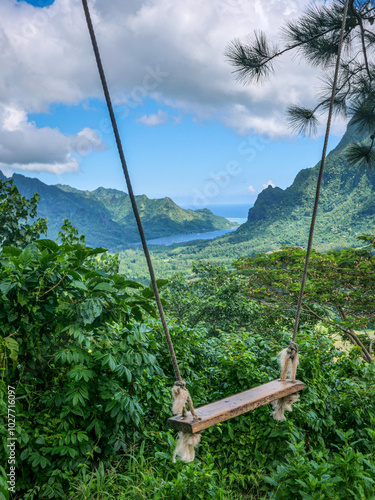 Vue depuis le Col des Trois Pinus sur l'île de Moorea en Polynésie Française