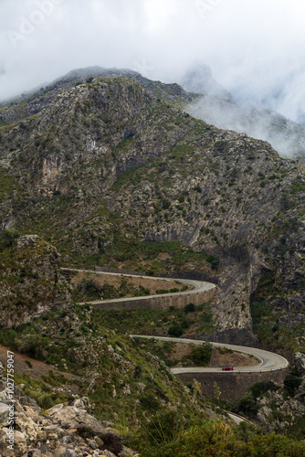 La Strada spettacolare in mezzo alla Montagna che porta a Port De Sà Calobra a Maiorca in Spagna