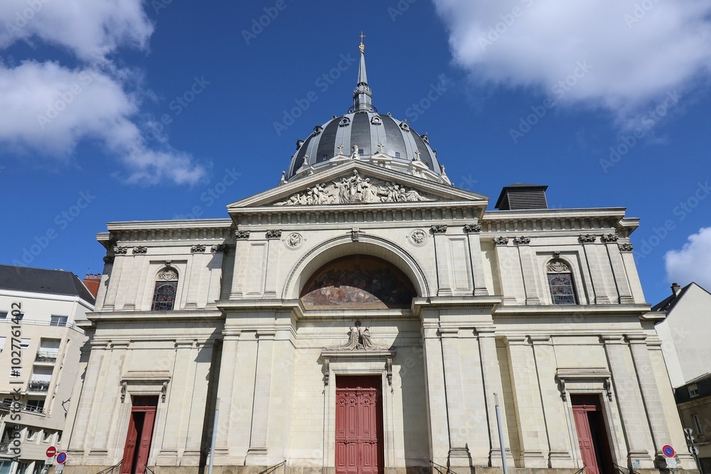 Fototapeta premium L'église Notre Dame de bon port, église néo gothique, ville de Nantes, département de la Loire Atlantique, France