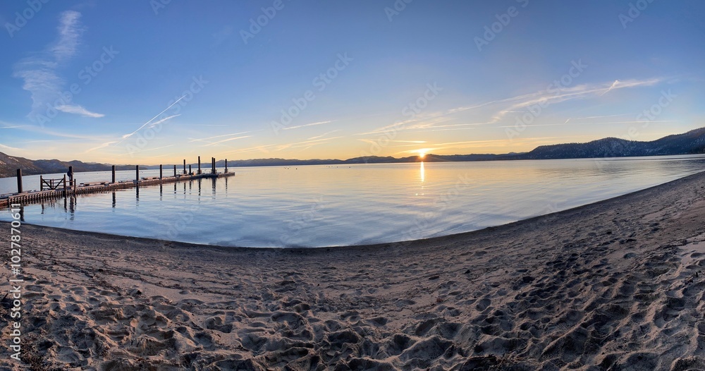 Fototapeta premium Serene Lake and Mountain Landscapes at Sunrise and Sunset