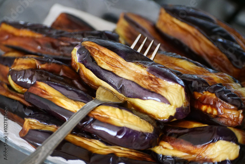 Obraz na płótnie Eggplants cooked in oil were left to cool before placing them in the deep freezer w salonie