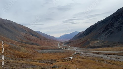 Per Auto auf dem Dalton Highway in Alaska